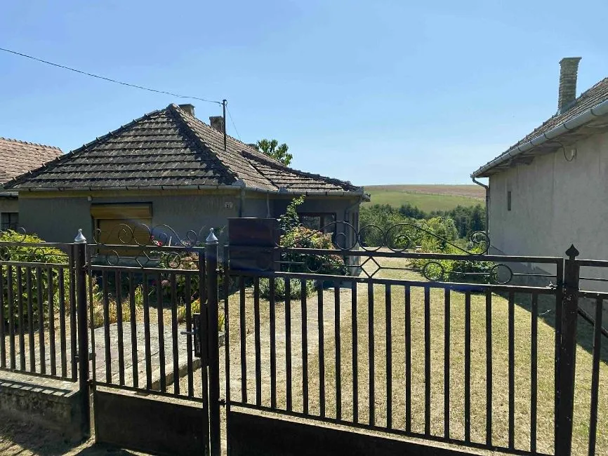 Ev Satılır - 8934 Bezeréd HU Image 1
